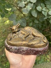 Sculpture d’un Chat Couché