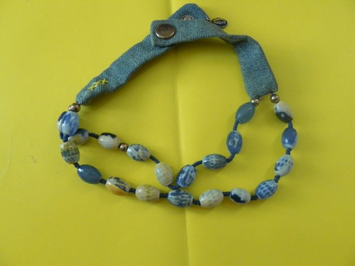 Collier ras du - /,
