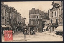 Old postcard Villers-sur-Mer, La Place with the Parisian bakery and shops a 