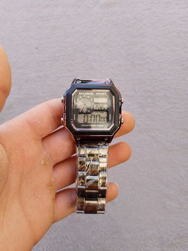 Montre digitale vintage style