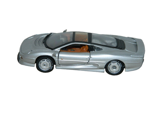 Jaguar 220 grise - 220, detail
