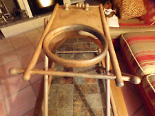 Ancien trotteur en bois