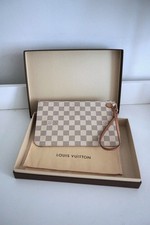 Louis Vuitton pochette