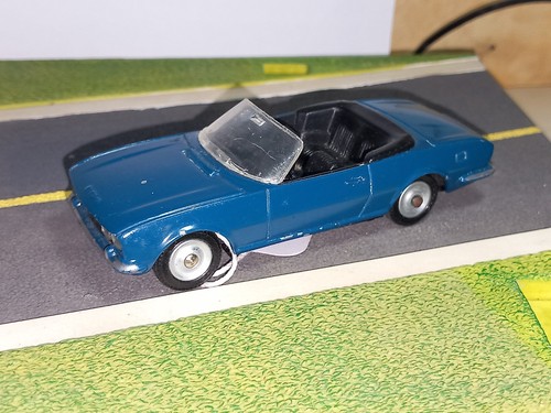 Dinky toys peugeot 504 - dinky,
