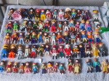 Lot de 75 personnages / figurines Playmobil + accessoires et animaux