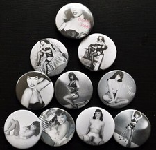 COLLECTION 10 BADGES ÉPINGLE PINS DE BETTIE PAGE NUE SEXY NOIR ET BLANC PLAYBOY