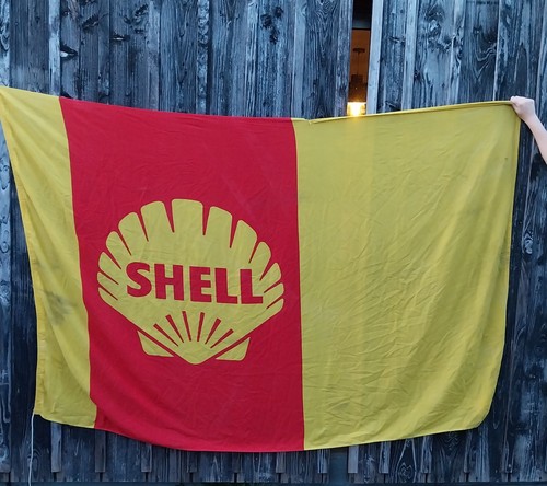 Immense drapeau shell - immense,