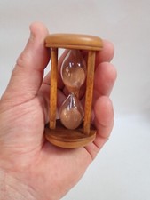 Ancien sablier en buis tourné