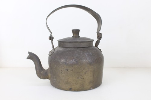 Ancienne bouilloire rustique