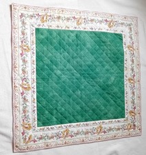 Joli tapis pour table de