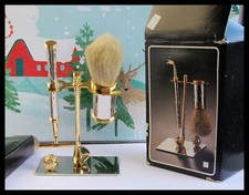 SUPPORT POUR RASOIR ET BLAIREAU, DÉCOR GOLF, MÉTAL DORÉ LOURD DANS BOITE