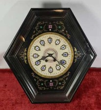 HORLOGE MURALE. OEIL DE BOEUF