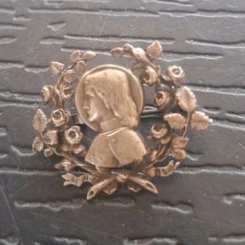 Broche métal doré thème