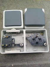 1 double prise de courant + va