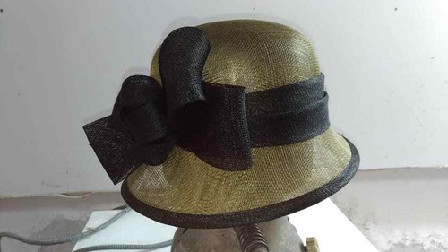 Chapeau cérémonie - de,