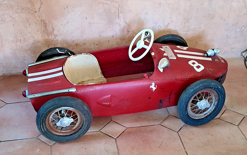 Voiture pédale ancienne - voiture,
