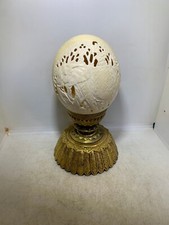 ANCIEN OEUF D'AUTRUCHE SCULPTE MONTE SUR SOCLE EN LAITON