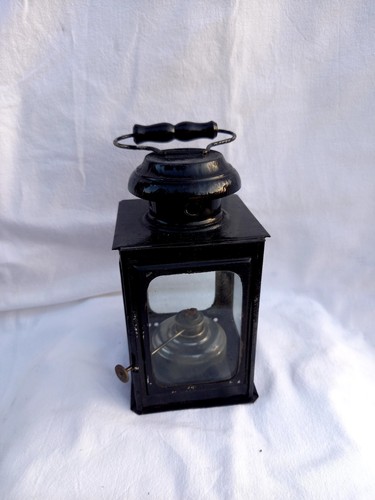 Lanterne ancienne main - lanterne, a