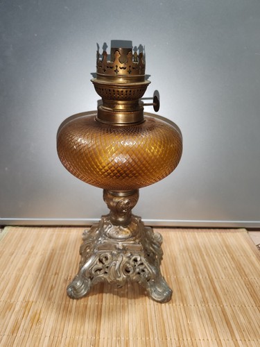 Ancienne lampe pétrole - ,