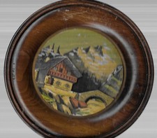 ANCIENNE ASSIETTE couleur. BOIS MASSE  SCULPTE DECOR CHALET/MONTAGNE 23,5 x2.
