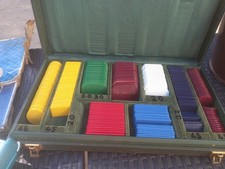 Àncienne Malette valise en cuir verte pions jetons jeu cartes  contrée belote