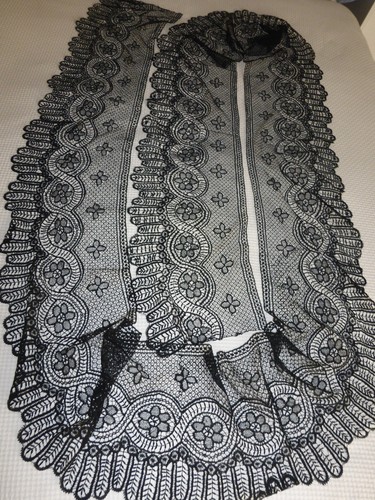 Tres beau volant dentelle - tres,
