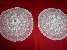 DEUX NAPPERONS FOND DE COIFFE