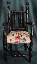 Chaise de poupée ancienne en