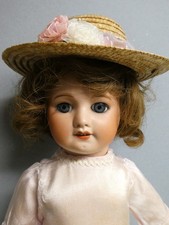 Poupée ancienne: Charmante