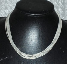 Collier multi-rang ras de cou