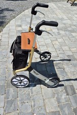 Déambulateur doré Rollator