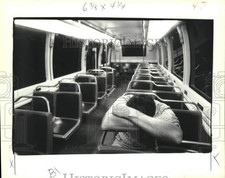 1989 Press Photo Richard Van Severen of Arabi Sleeps on Empty Bus - noc14052