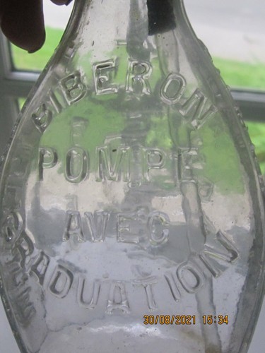 Ancien biberon pompe vis - pompe, a