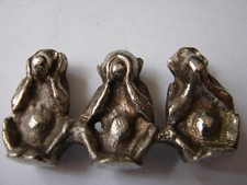 OBJET DE VITRINE. METAL