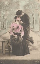 CP MEN'S KISS FRONT WOMAN SITTING UMBRELLA - 15109