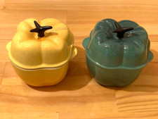 Le Creuset Bell Pepper Mini Cocottes Soreil Yellow & Green Set of 2 Excellent