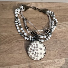 Collier Inspiration Ethnique La Tribu Rigaux Métal Et Perles Pendentif Rond