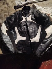 veste de moto xxl et casque moto taille l