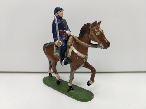 Quiralu officier avec sabre - avec,