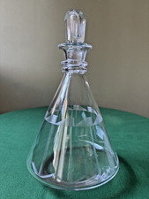 Ancienne carafe à vin gravée