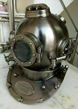 Casque de plongée ancien en