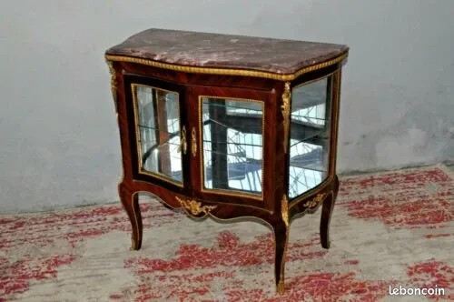 Une vitrine bois hêtre - bois,