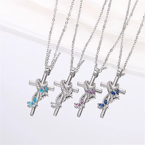 Collier chaîne croix papillon