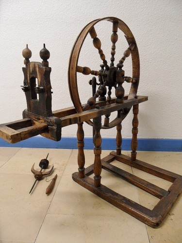 Ancien rouet antique - ancien,