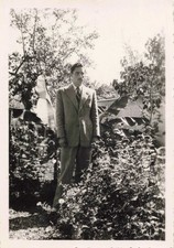 OLD PHOTOGRAPH A MAN POSES IN FRONT OF THE BANANA TREE IN NIORT (79)