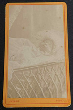 OLD PHOTO CDV J.FERRIÉ A RODEZ CURIOSA POST MORTEM BABY HEADBAND