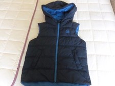 GILET DUVET SANS MANCHE BENETTON  BLEU MARINE AVEC CAPUCHE TAILLE 6 / 8 ANS 