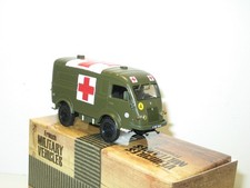 DIREKT COLLECTION 1:43, Renault 4X4 carrier military ambulance truck