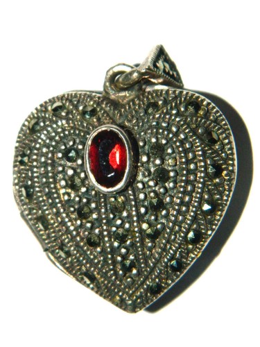 Superbe pendentif reliquaire