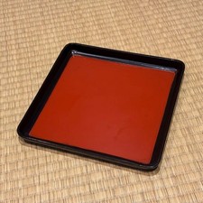 Petit plateau carré en laque